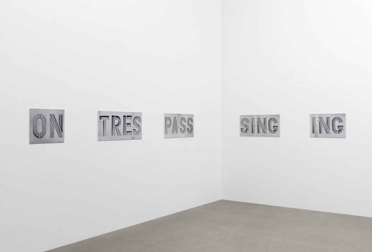 <i>on trespasssinging</i>, 2018</br>
archival pigment print mounted on aluminum, 5 prints </br>38,1 x 629 x 0,8 cm / 15 x 247.6 x 0.3 in