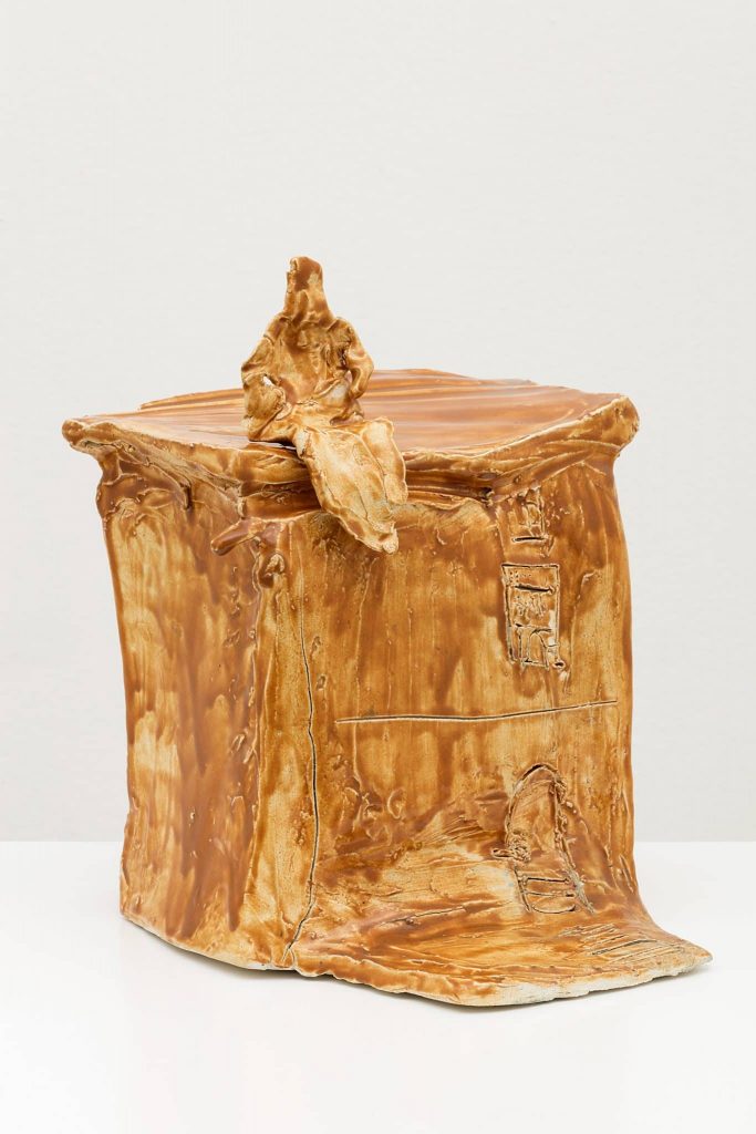 <i>a house in damascus</i>, 2010</br>
glazed stoneware</br>30 × 22 × 22 cm