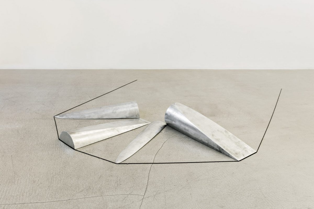 <i>fasi lunari che deviano lo spazio</br>(moon phases deviating space)</i>, 2016</br>zinc, black cotton thread</br>18 x 157 x 257 cm / 7 x 61.8 x 101.2 in