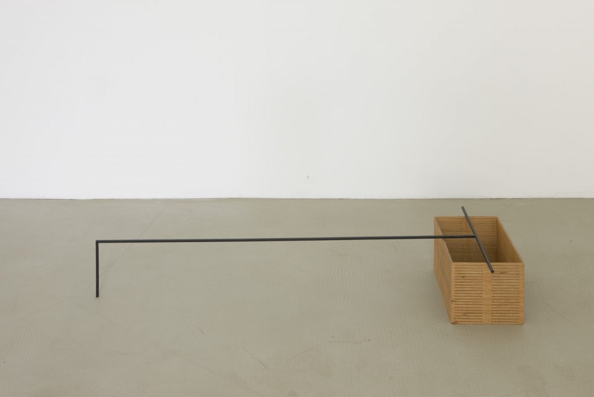 <i>light instead of air</i>, 2010</br>
painted steel and wood</br> 22 x 145 x 50 cm