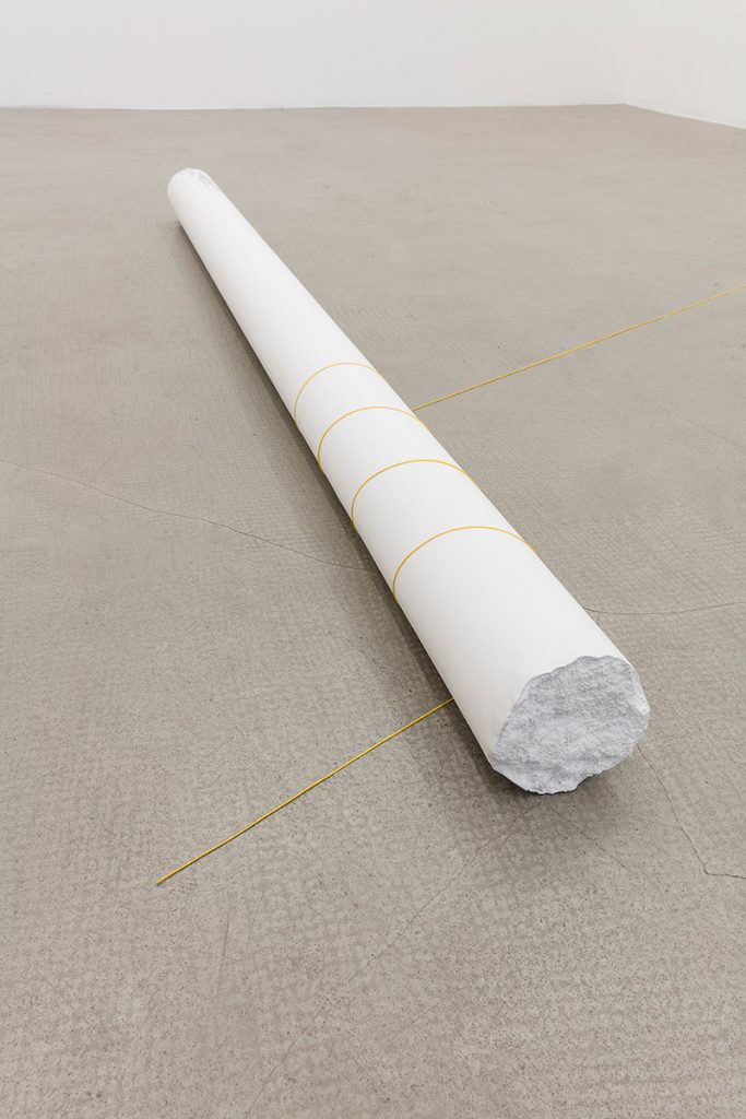 <i>il sole avvolge un paesaggio innevato</br>(the sun wrapping a snowy landscape)</i>, 2016</br>plaster, yellow cotton thread, kassel earth pigment</br>12,5 x 270 x 12,5 cm / 4.9 x 106.2 x 4.9 in