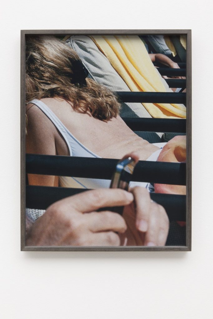 <i>parents in the sun #2</i>, 2014</br>
digital c-print</br>68 x 52 x 3,6 cm / 26,8 x 20,5 x 1,2 in