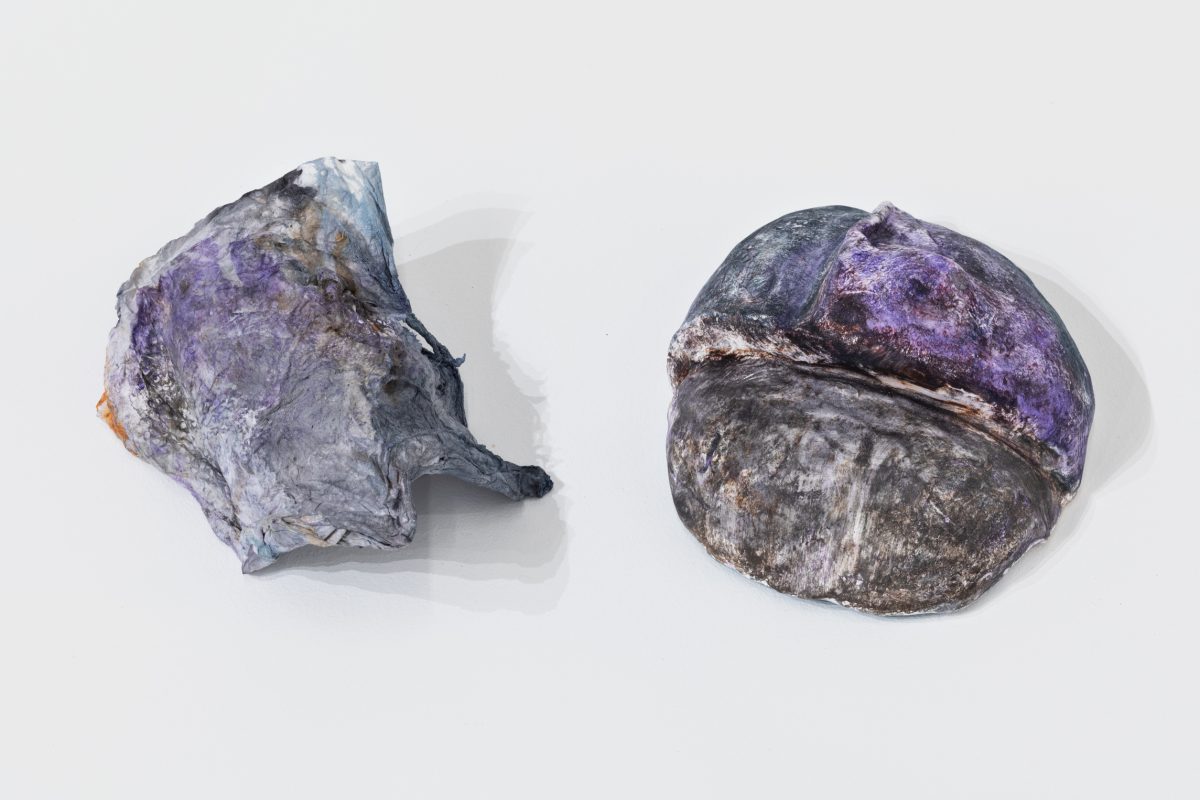 <i>untitled</I>, 2020
</br>
plaster, paint
</br>
left: 5,1 x 12,7 x 7,6 cm / 2 x 5 x 3 in
</br>
right: 14 x 12,7 x 6,4 cm / 5.5 x 5 x 2.5 in