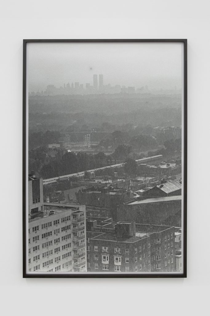 <I>Queens</I>, 1995/2020
</br>
silver gelatin print, 127 x 86,4 x 4 cm / 50 x 34 x 1.6 in
