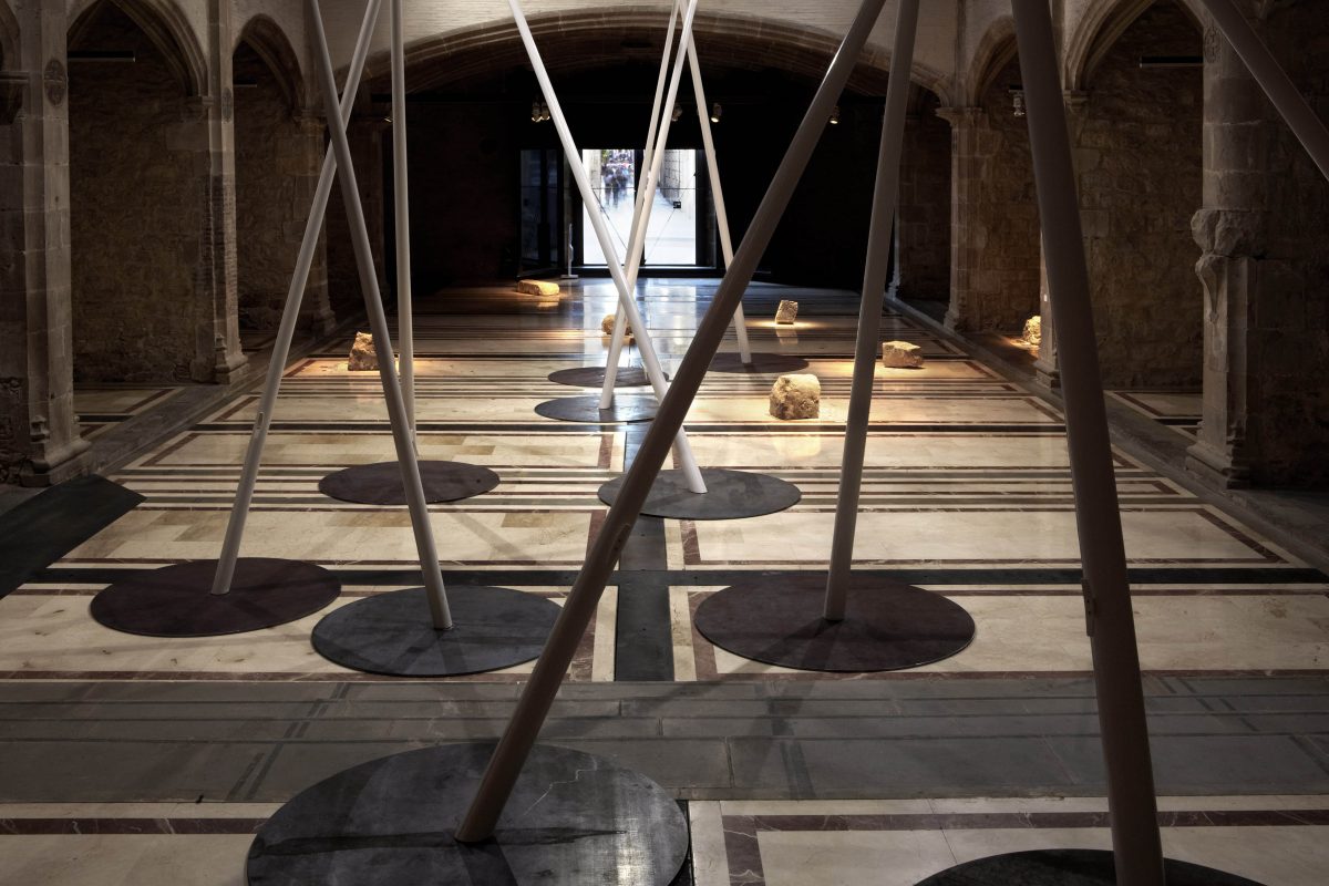 <I>la ronda</i>, 2010
</br> installation view, Capella MACBA, Barcelona