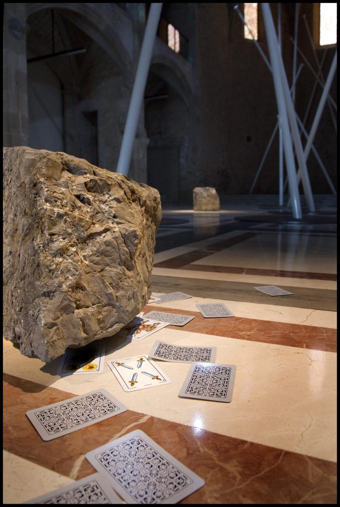 <I>la ronda</i>, 2010
</br> installation view, Capella MACBA, Barcelona