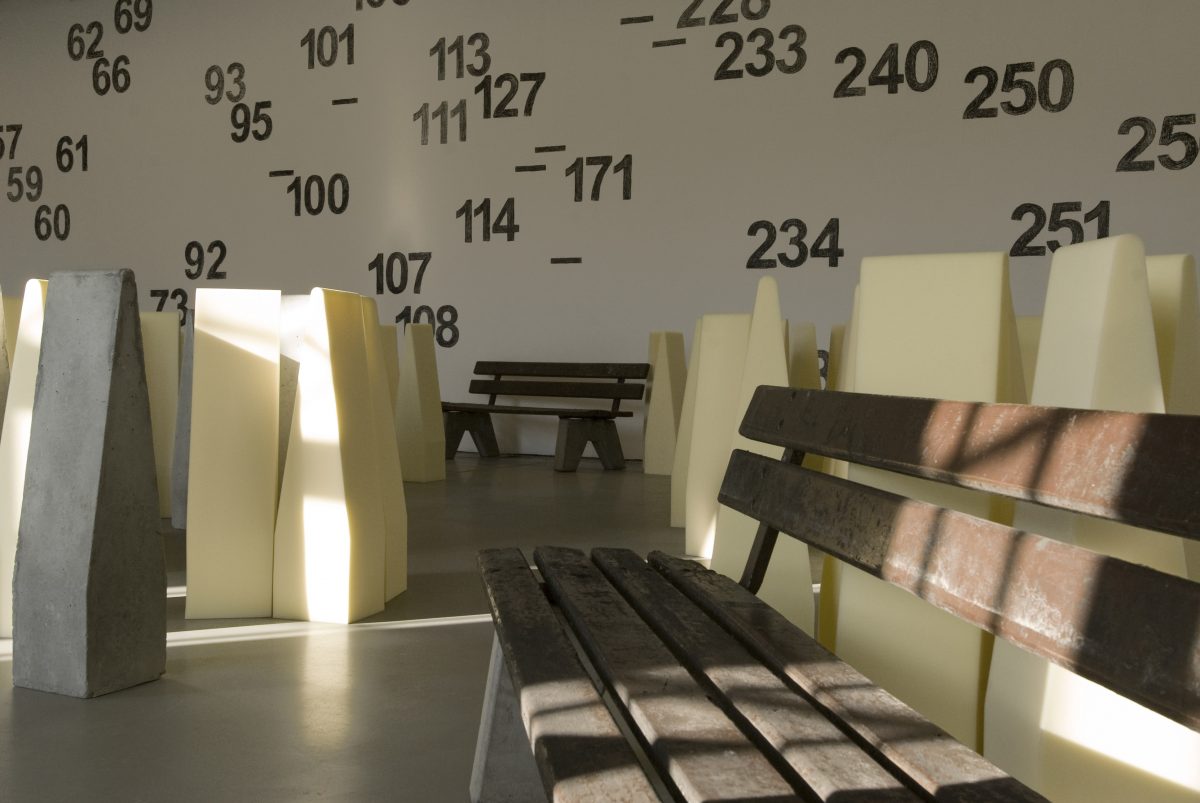 <I>les sanglots long</i>, 2009
</br> installation view, Kunsthalle fridericianum, Kassel