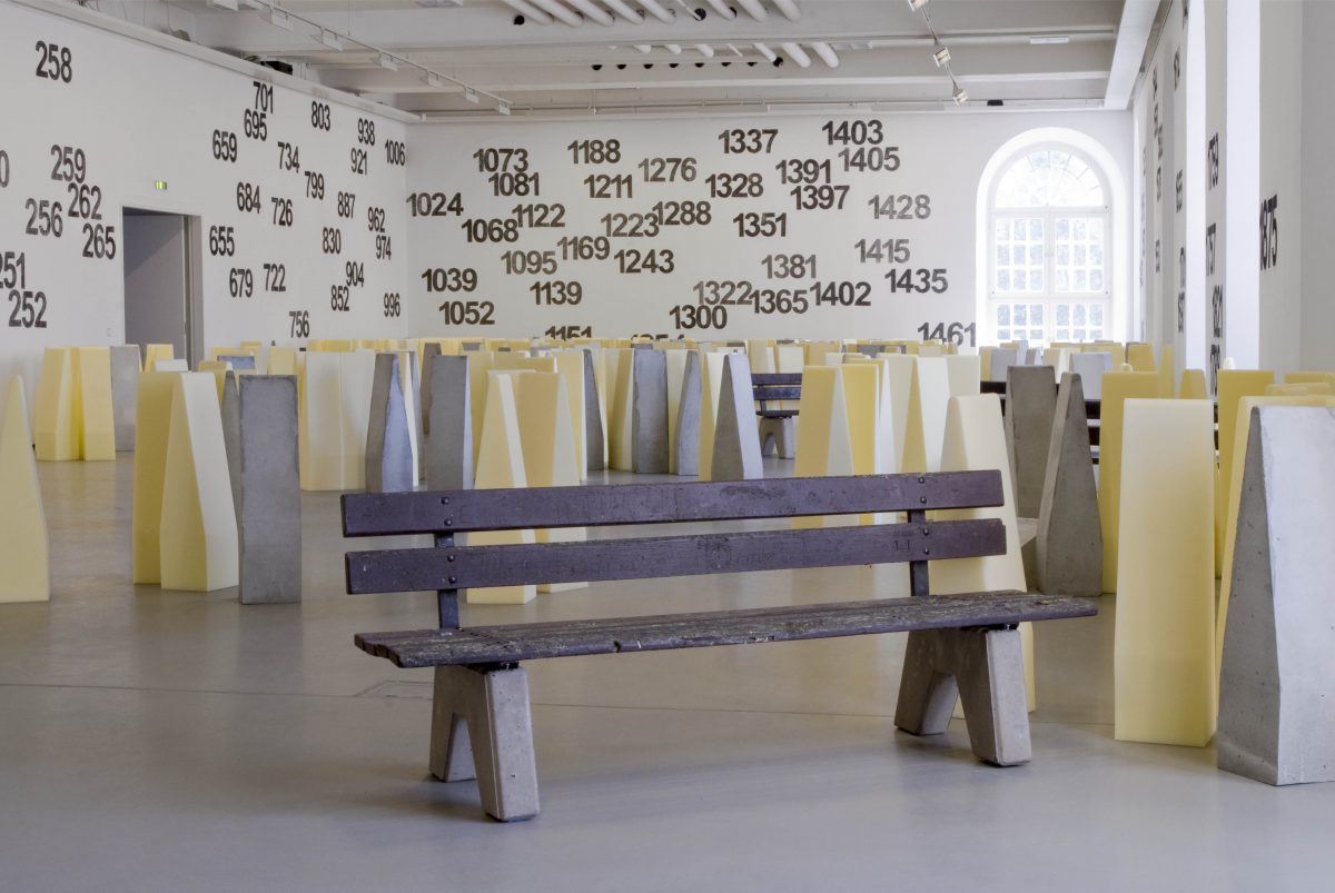 <I>les sanglots long</i>, 2009
</br> installation view, Kunsthalle fridericianum, Kassel
