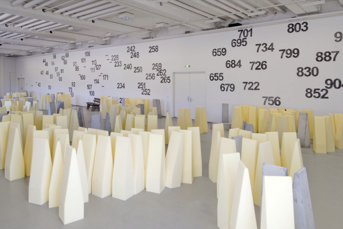 <I>les sanglots long</i>, 2009
</br> installation view, Kunsthalle fridericianum, Kassel