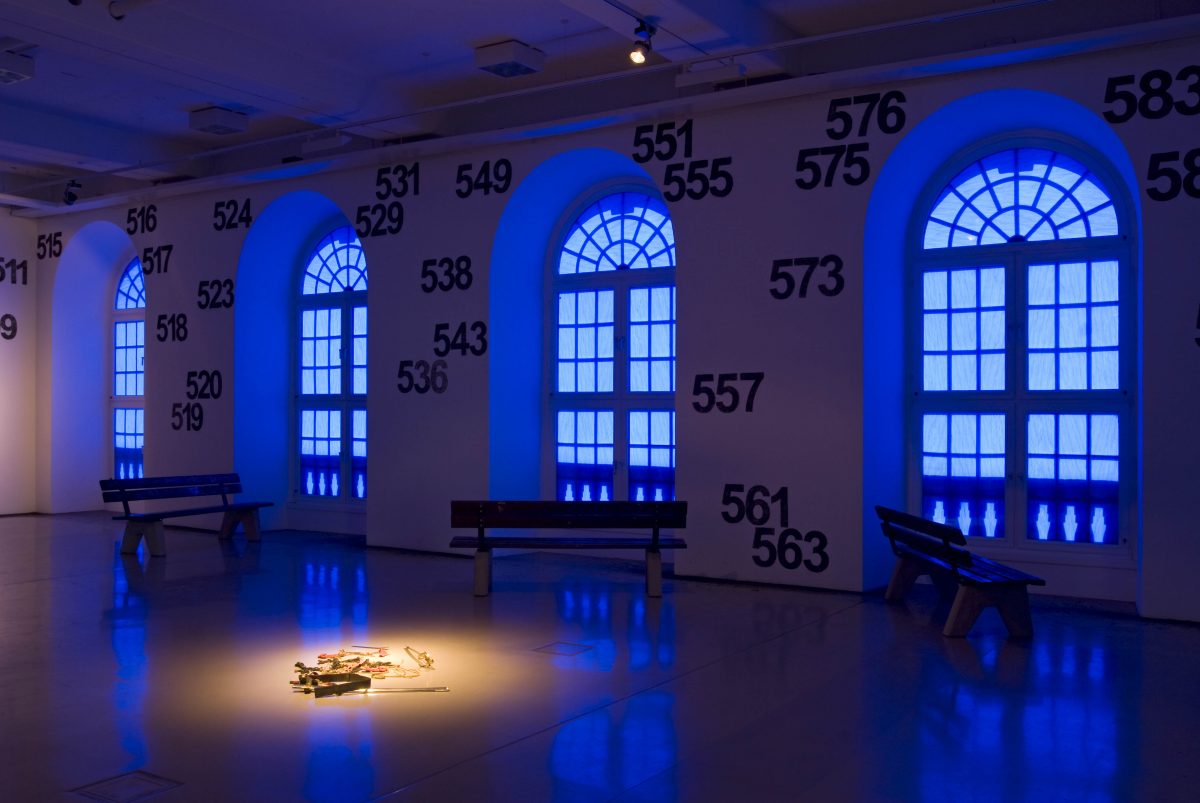 <I>les sanglots long</i>, 2009
</br> installation view, Kunsthalle fridericianum, Kassel