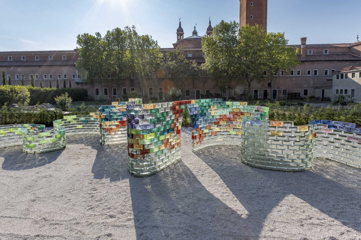 <I>pae white</i>, 2017
</br> installation view, fondazione cini - le stanze del vetro