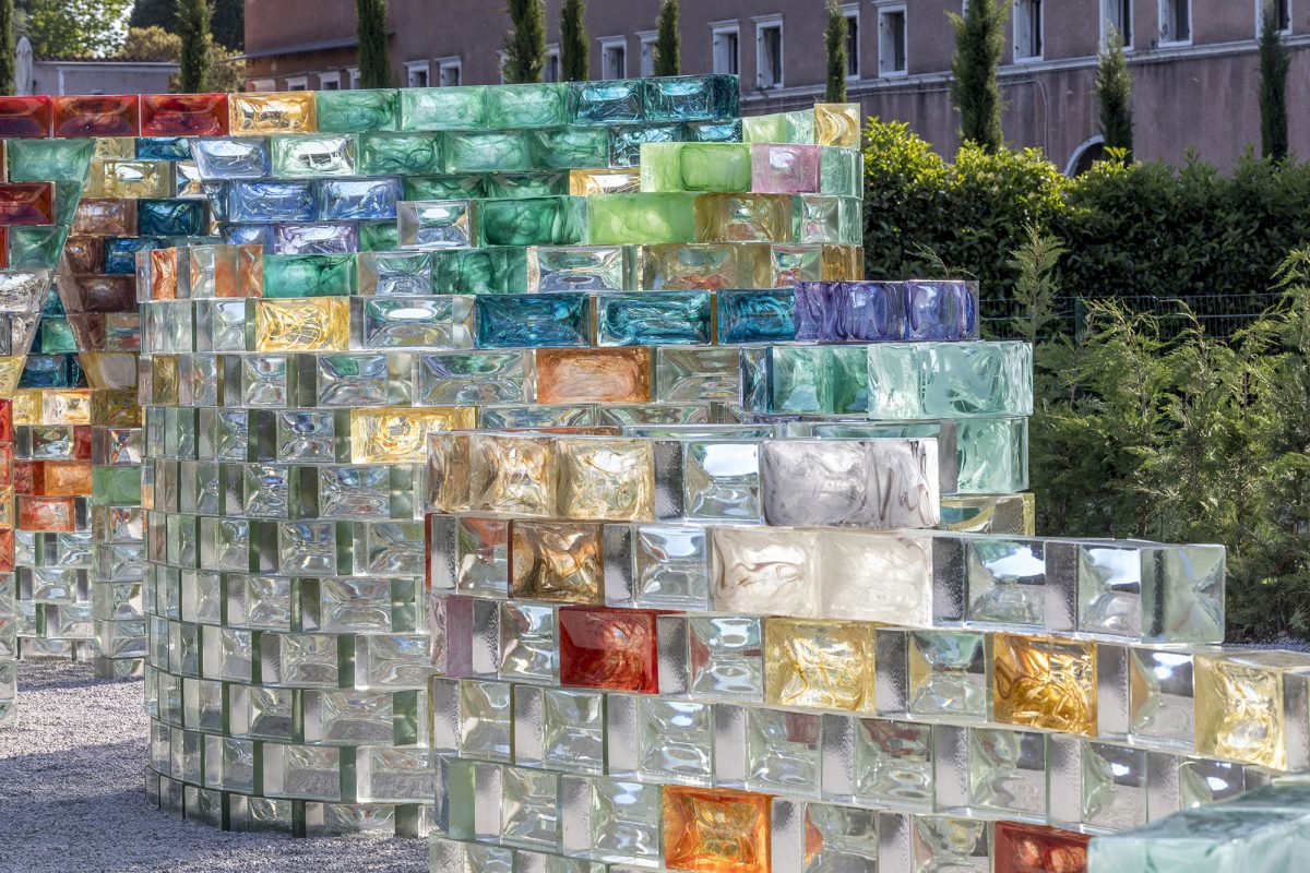 <I>pae white</i>, 2017
</br> installation view, fondazione cini - le stanze del vetro