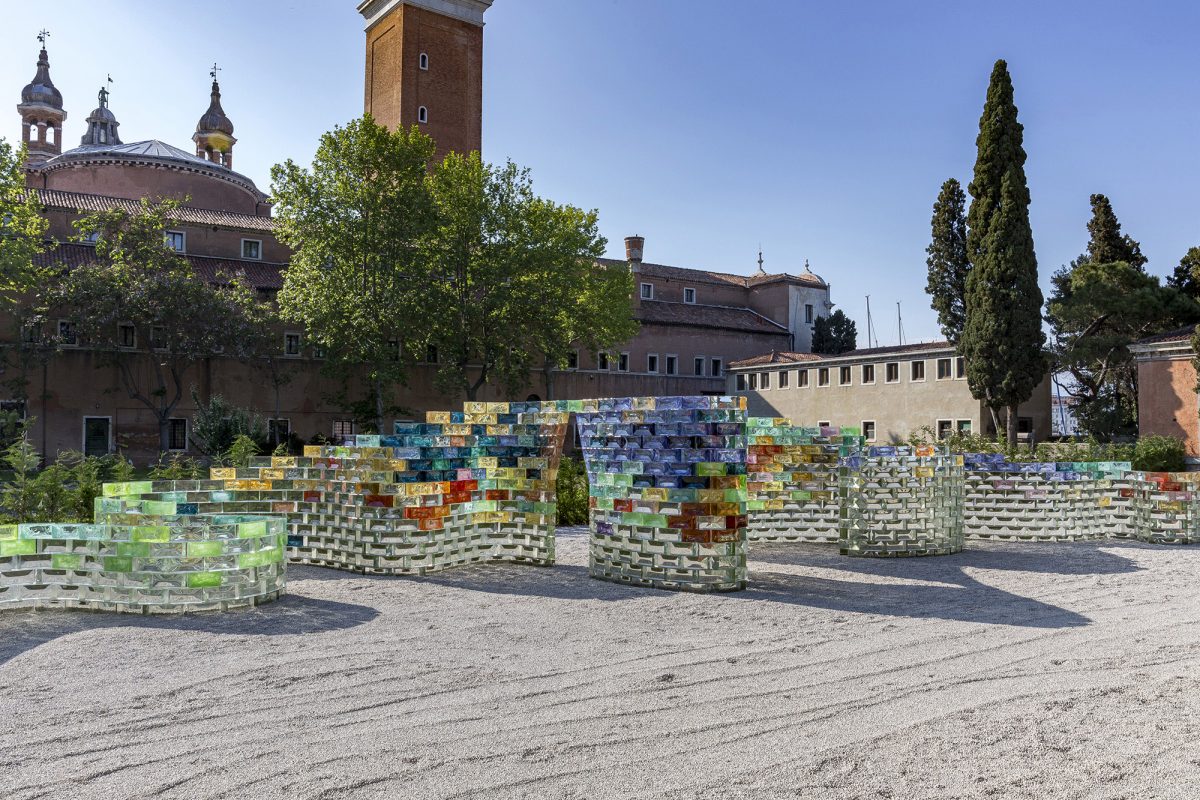 <I>pae white</i>, 2017
</br> installation view, fondazione cini - le stanze del vetro