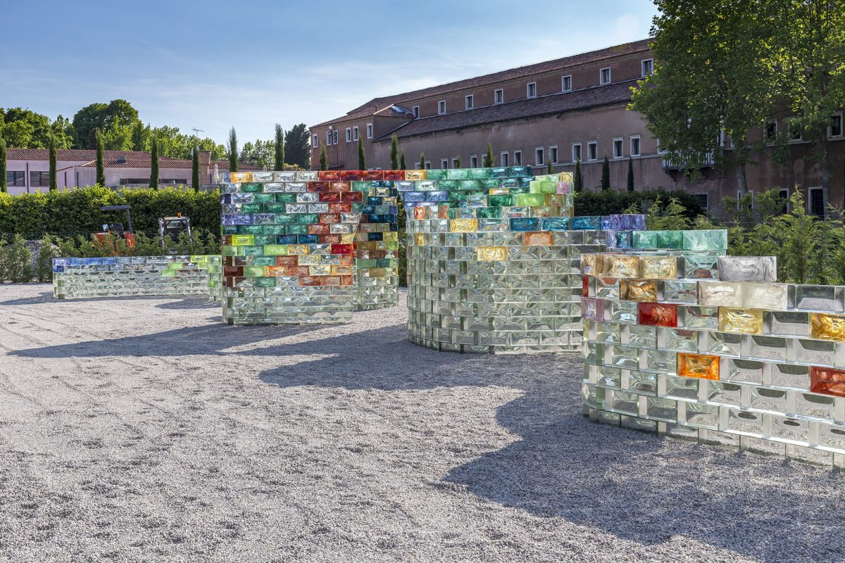<I>pae white</i>, 2017
</br> installation view, fondazione cini - le stanze del vetro