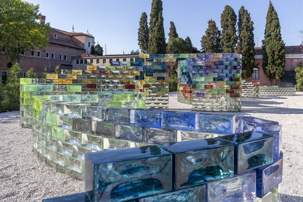 <I>pae white</i>, 2017
</br> installation view, fondazione cini - le stanze del vetro