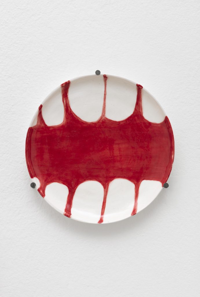 <I>Utitled</I>, 2021
</br>
glazed ceramic</br>
Ø 20,5 cm / 8 in>