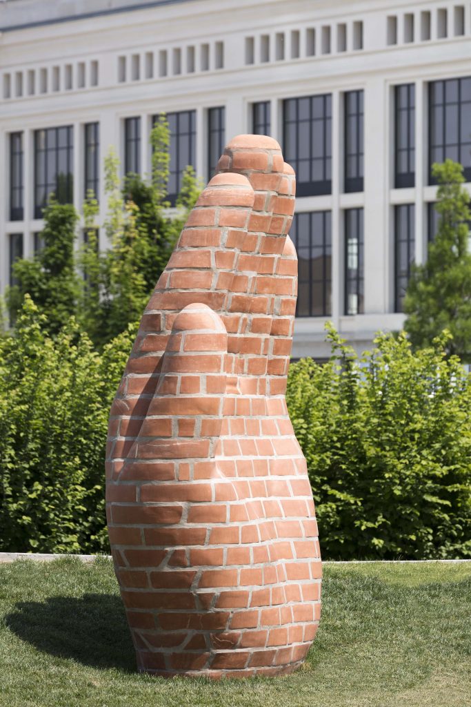 <I>Judith Hopf, Han and Foot for Milan</i>, 2018
</br> installation view, ArtLine Park of Contemporary Art, Milan
