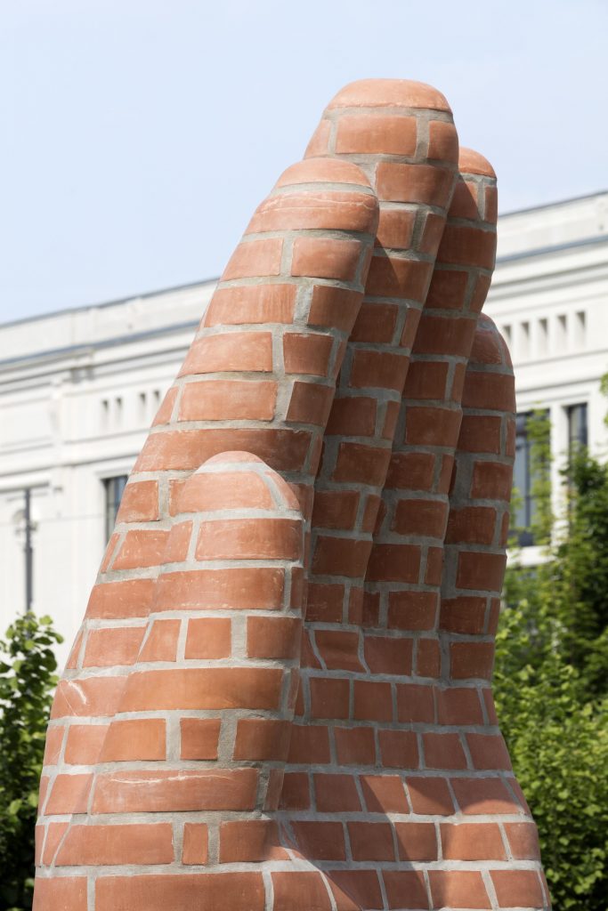 <I>Judith Hopf, Han and Foot for Milan</i>, 2018
</br> installation view, ArtLine Park of Contemporary Art, Milan