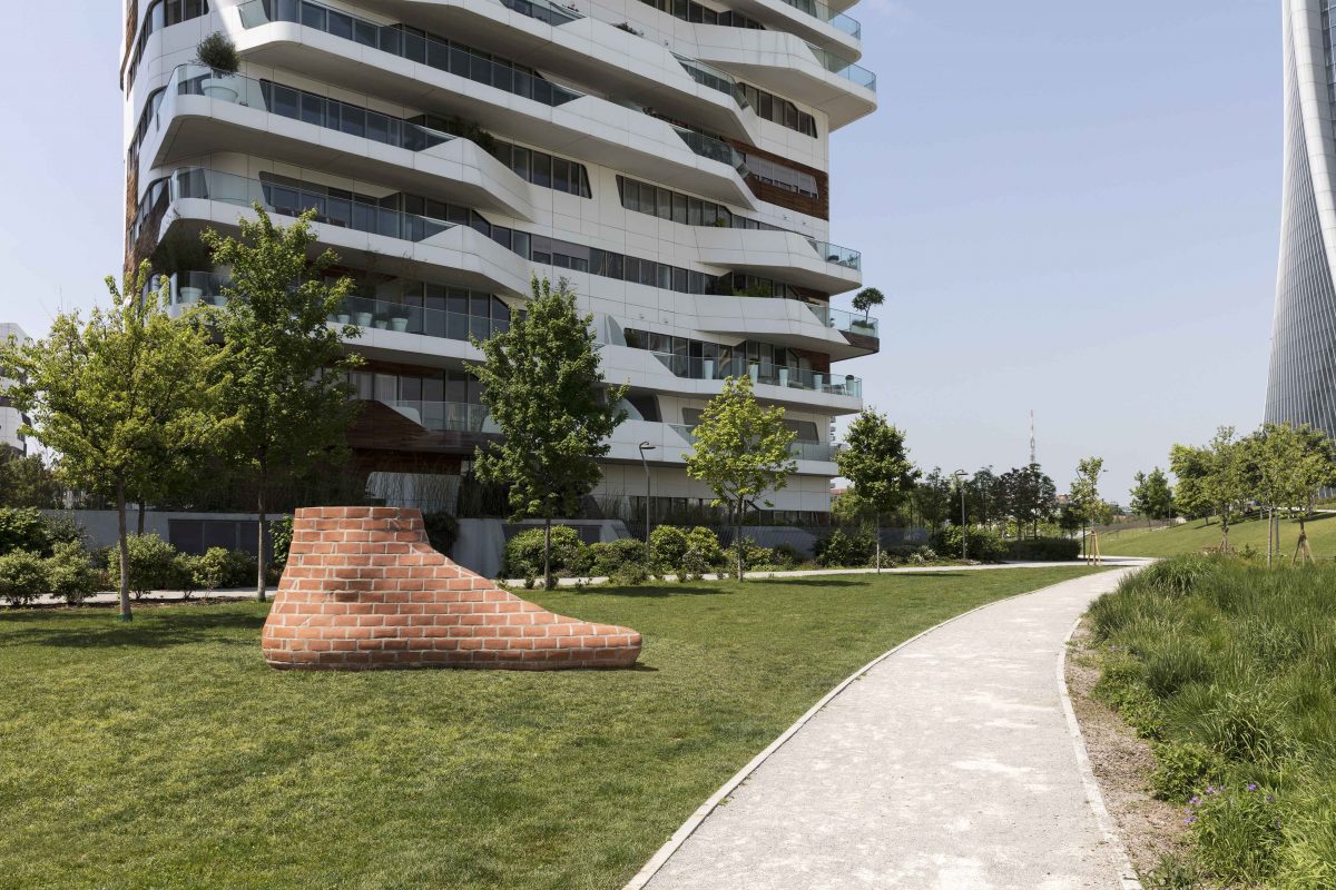 <I>Judith Hopf, Han and Foot for Milan</i>, 2018
</br> installation view, ArtLine Park of Contemporary Art, Milan