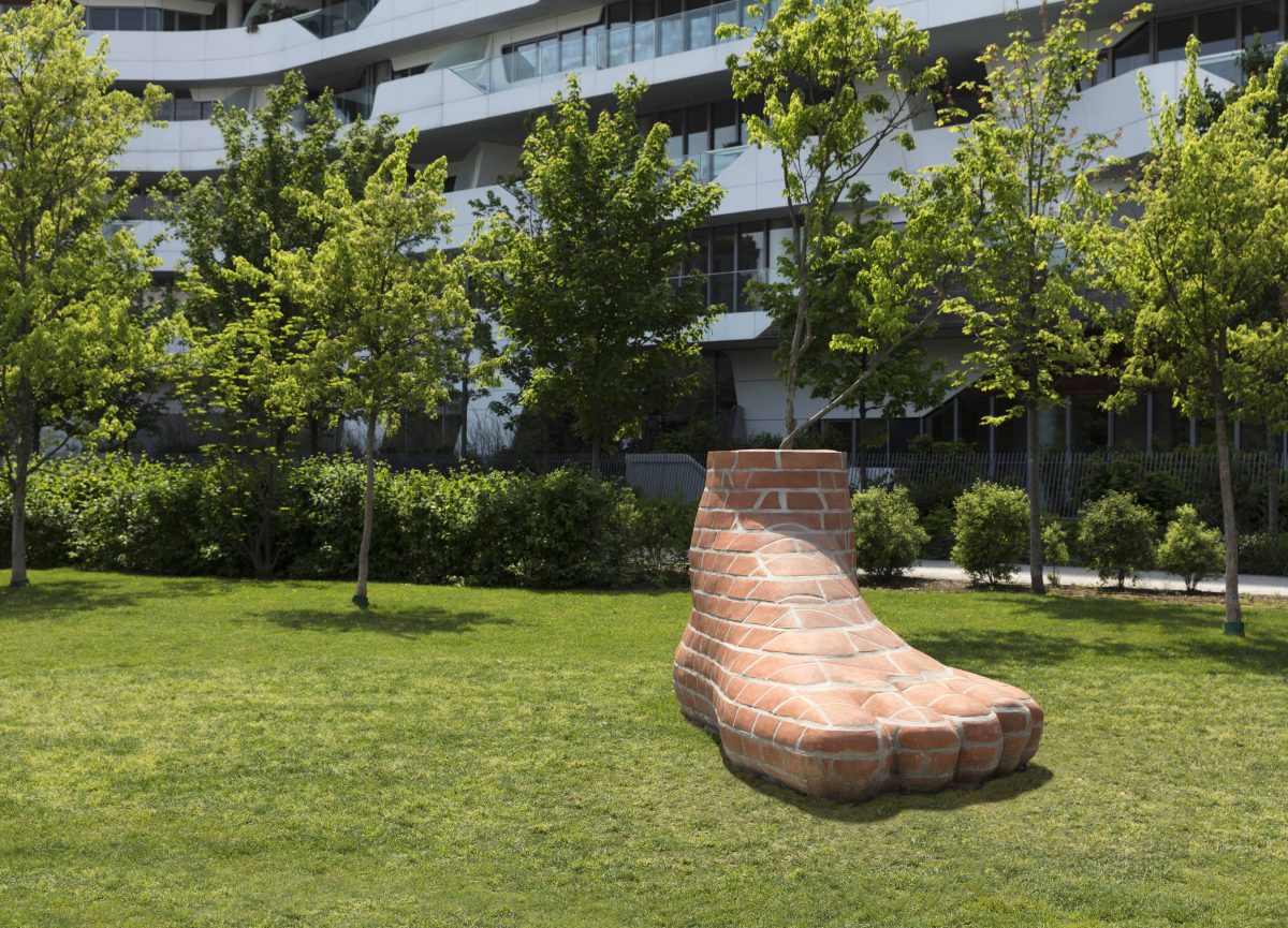 <I>Judith Hopf, Han and Foot for Milan</i>, 2018
</br> installation view, ArtLine Park of Contemporary Art, Milan