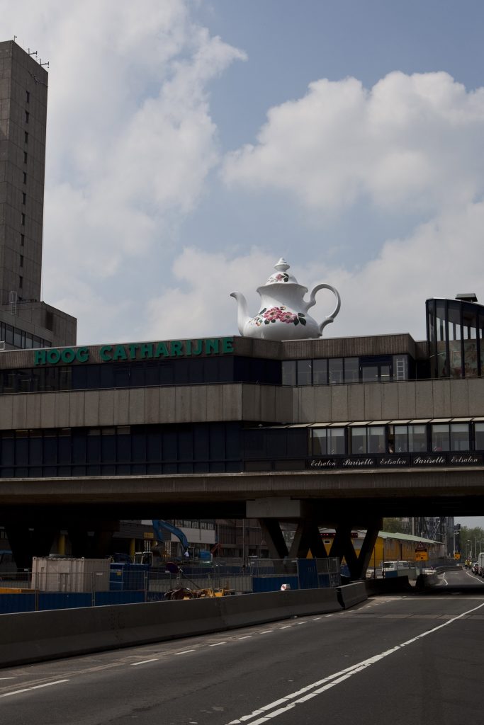 <I>Call of the mall</i>, 2013
</br> installation view, Hoog Catharijne, Utrecht