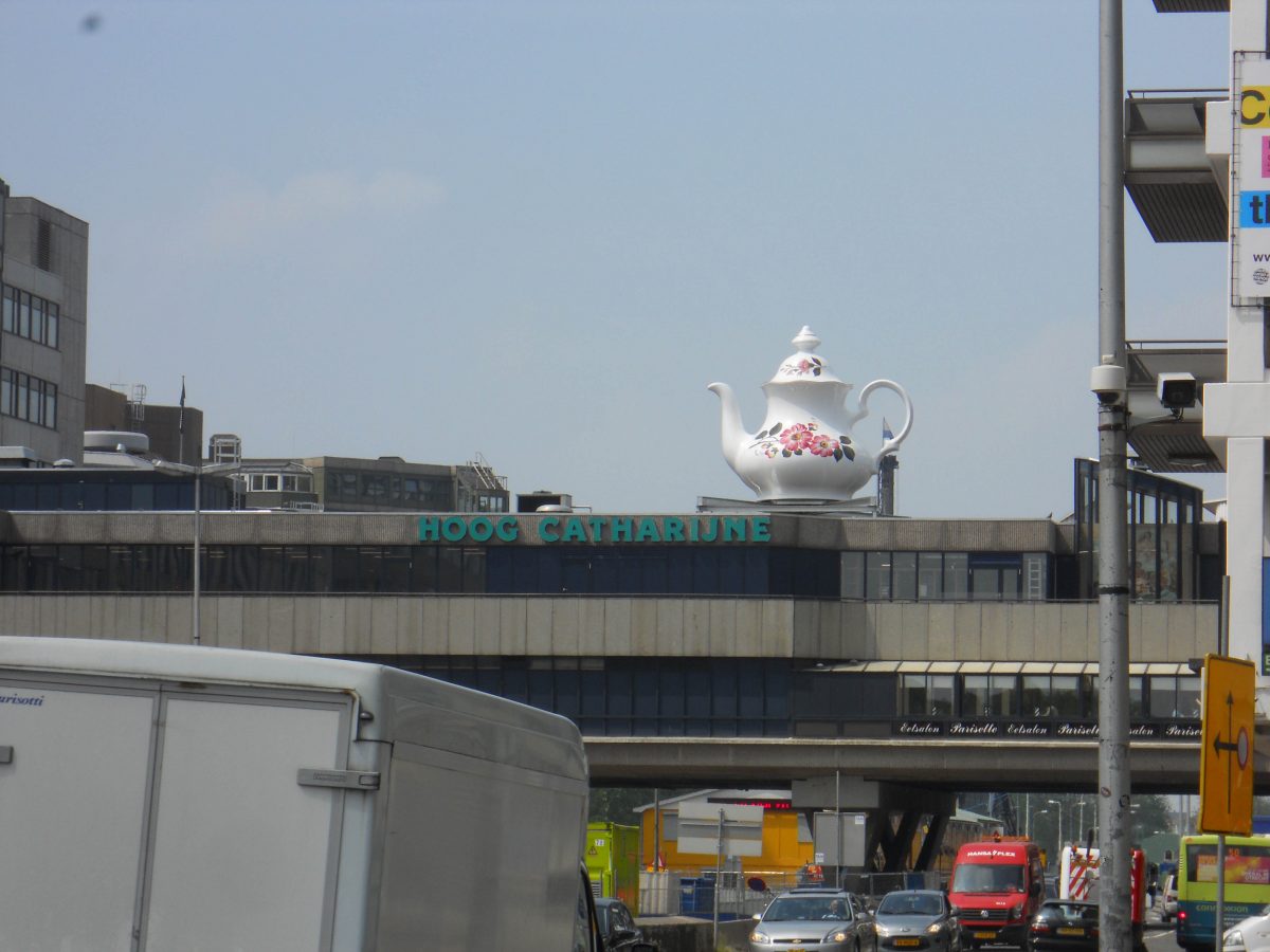 <I>Call of the mall</i>, 2013
</br> installation view, Hoog Catharijne, Utrecht