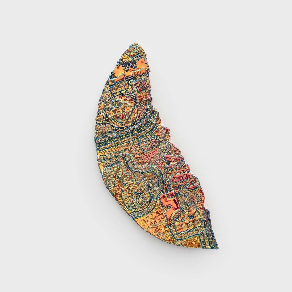 <i>Winter Sun</i>, 2022 </br>
dichroic coating on glazed ceramic</br>
44,4 x 27,9 x 3,8 cm / 17.5 x 11 x 1.5 in