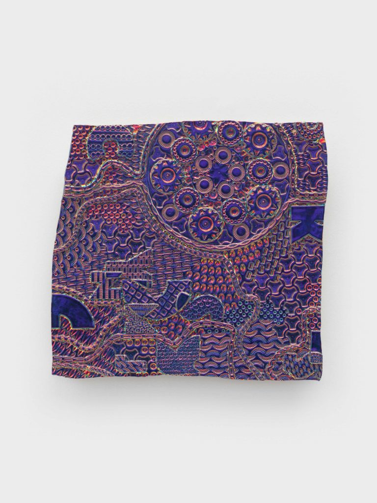 <i>Nightbird</i>, 2022 </br>
dichroic coating on glazed ceramic</br>
31,7 x 33,5 x 3,8 cm / 12.5 x 13.2 x 1.5 in
