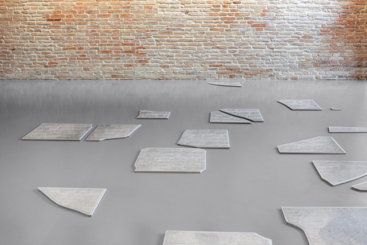 <i>Luogo e segni</i>, 2019
</br> installation view, Punta della Dogana, Venice