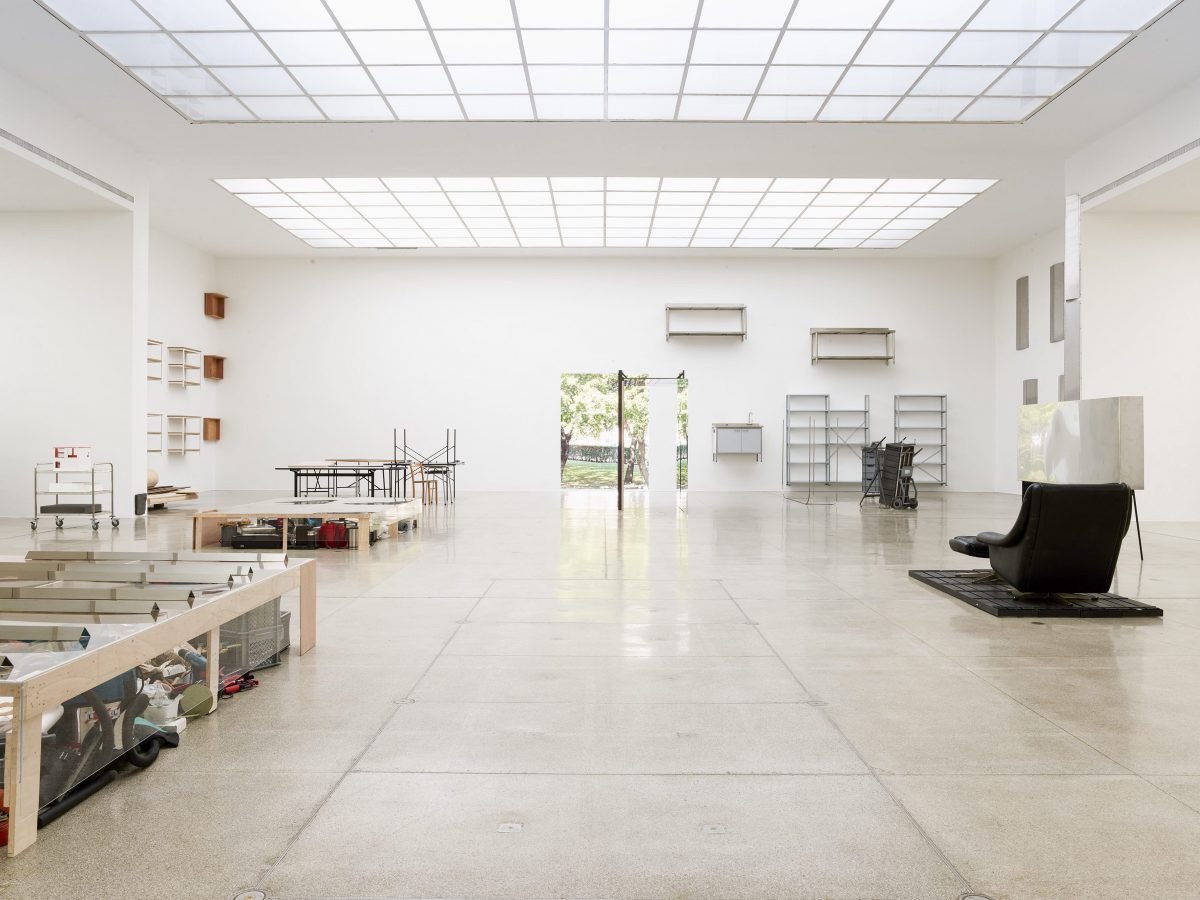 <i>To be in an upright position on the feet (studio visit)</i>, 2015
</br> installation view,  Wiener Secession, Wien