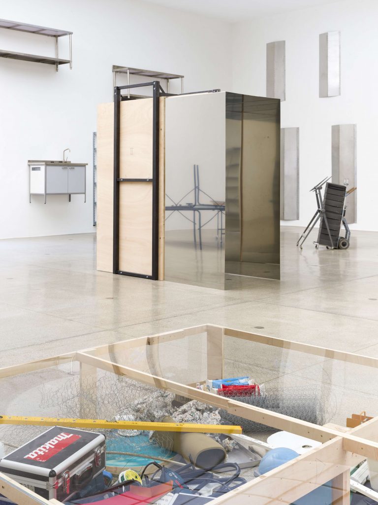 <i>To be in an upright position on the feet (studio visit)</i>, 2015
</br> installation view,  Wiener Secession, Wien