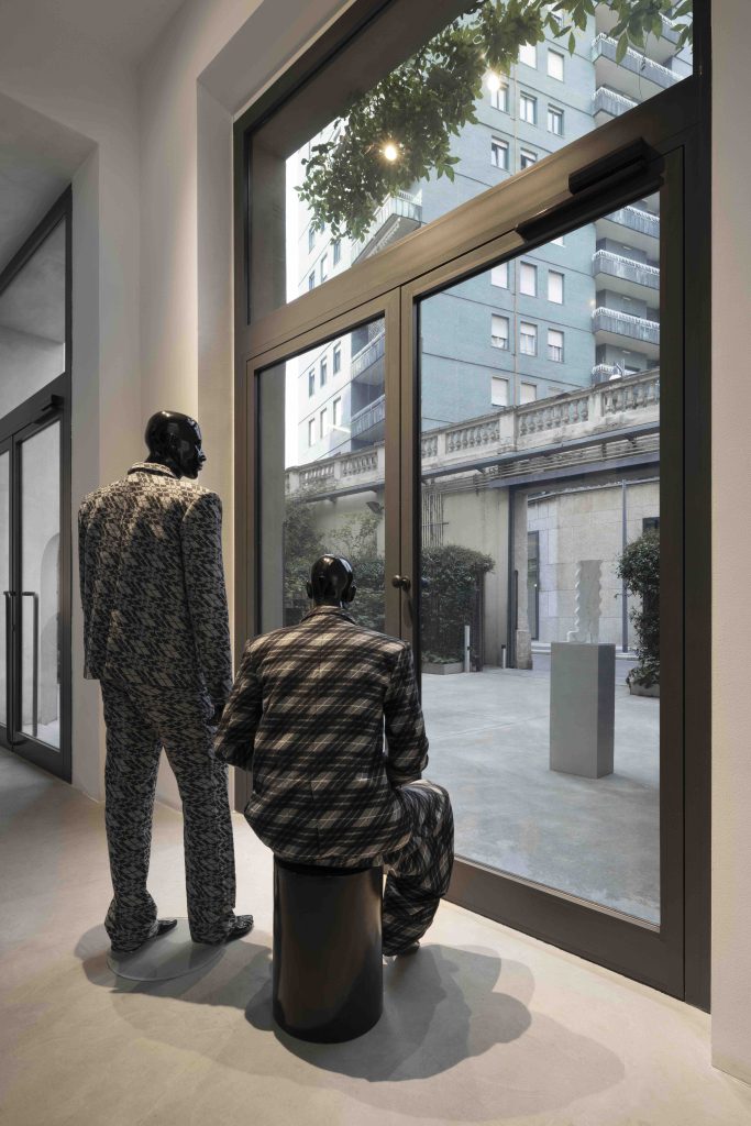 <i>Anthea Hamilton, Cold, Cold Heart</i>, 2022
</br> installation view, kaufmann repetto, Milan