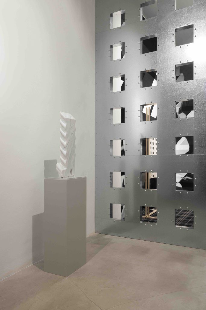 <i>Anthea Hamilton, Cold, Cold Heart</i>, 2022
</br> installation view, kaufmann repetto, Milan