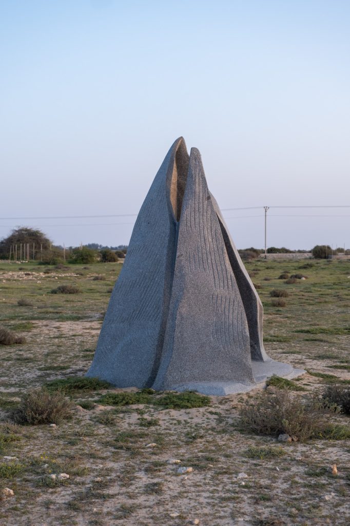Simone Fattal, <i>Marqam I</I>, 2023</br>
installation view, Qatar Museums, Al Zubarah</br>