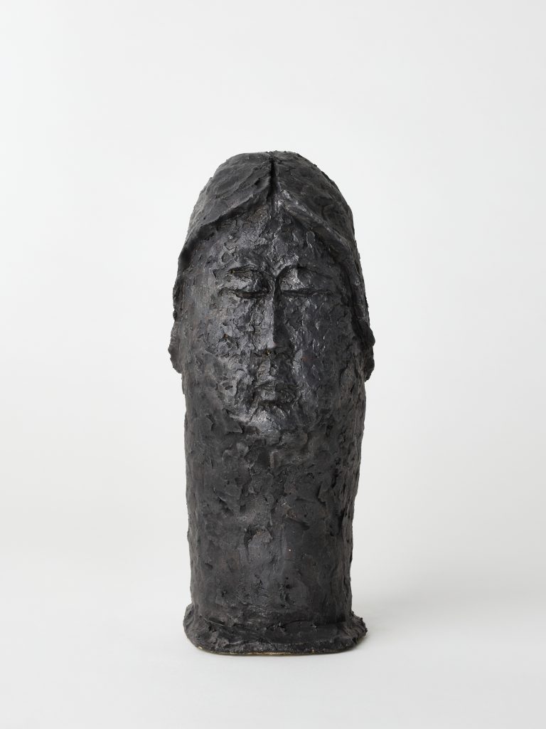 <i>face</i>, 2024 </br>
ceramic</br>31 x 13,5 x 17,5 cm / 12.3 x 5.2 x 7 in