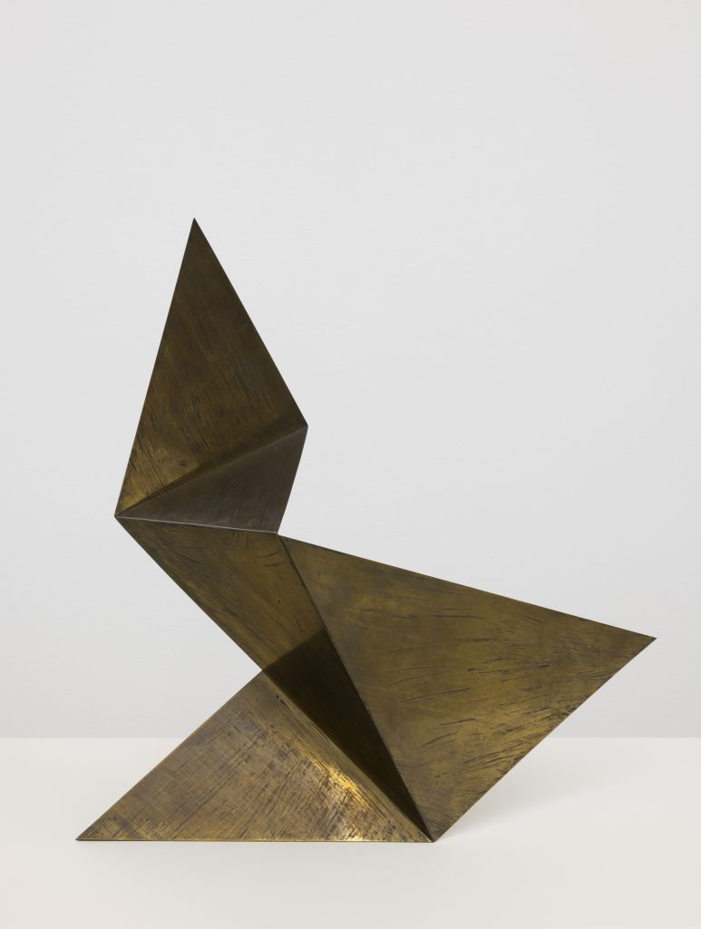 <i>Scultura Planare</i>, 1936 </br>
metal </br>
40 x 40 x 30 cm / 15.7 x 15.7 x 11.8 in>