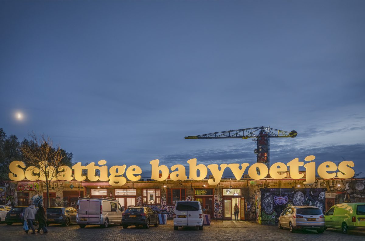 <i>Schattige babyvoetjes (Cute Baby Feet)</I>, 2025</br>
installation view, NDSM-werf, Amsterdam