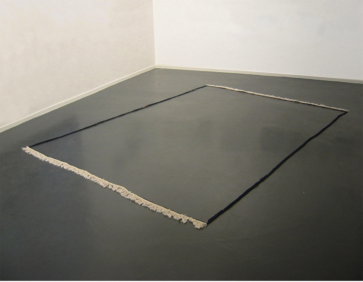 <i>Frame (dark blue)</i>, 2010
</br>
frame of traditional carpet, 250 × 350 cm / 98.4 x 137.5 in
</br>
installation view, fri art, fribourg>