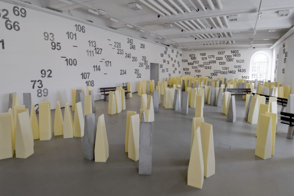 <i>les sanglots longs</i>, 2009
</br> 
installation view, kunsthalle fridericianum, kassel>