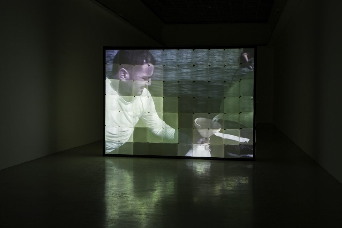 <i>after the wall there are some walls</i>, 2001
</br>
plastic container, water, video, color, sound, 11'15''
</br>
installation view, Kunstverein Hannover, Hannover  >