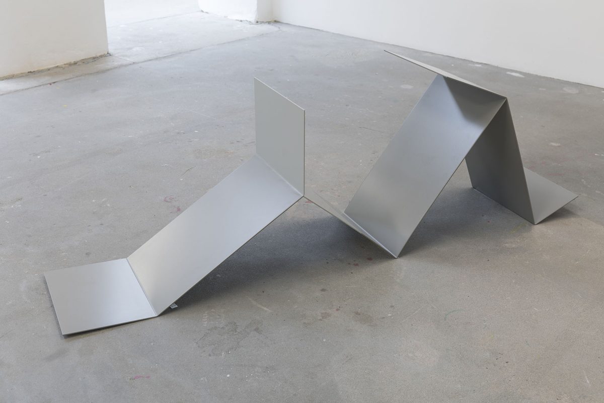 <i>untitled (laptop man)</i>, 2018 
</br>
steel, polish, 57 x 177 x 35 cm / 22.4 x 69.6 x 13.7 in</br>
installation view, kw institute for contemporary art, berlin 
>