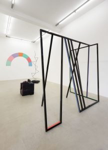 <i>eva rothschild</i>, 2017
</br>
installation view, kaufmann repetto, milan