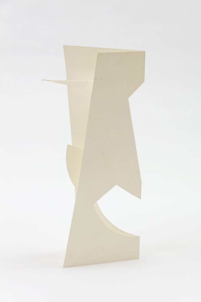 <i>scultura da viaggio 511 (travel sculpture 511)</i>, 1960
</br>
cardboard, 26,5 x 18,5 cm / 10.4 x 7.3 in>