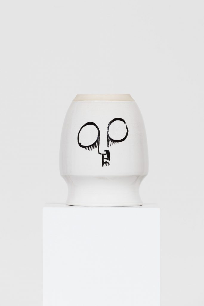 <i>erschöpfte vase</i>, 2017 
</br>
pottery and lacquer, 27 cm x 20 x 20 cm / 10.6 x 7.9 x 7.9 in
</br>
installation view, mudam, luxembourg
>