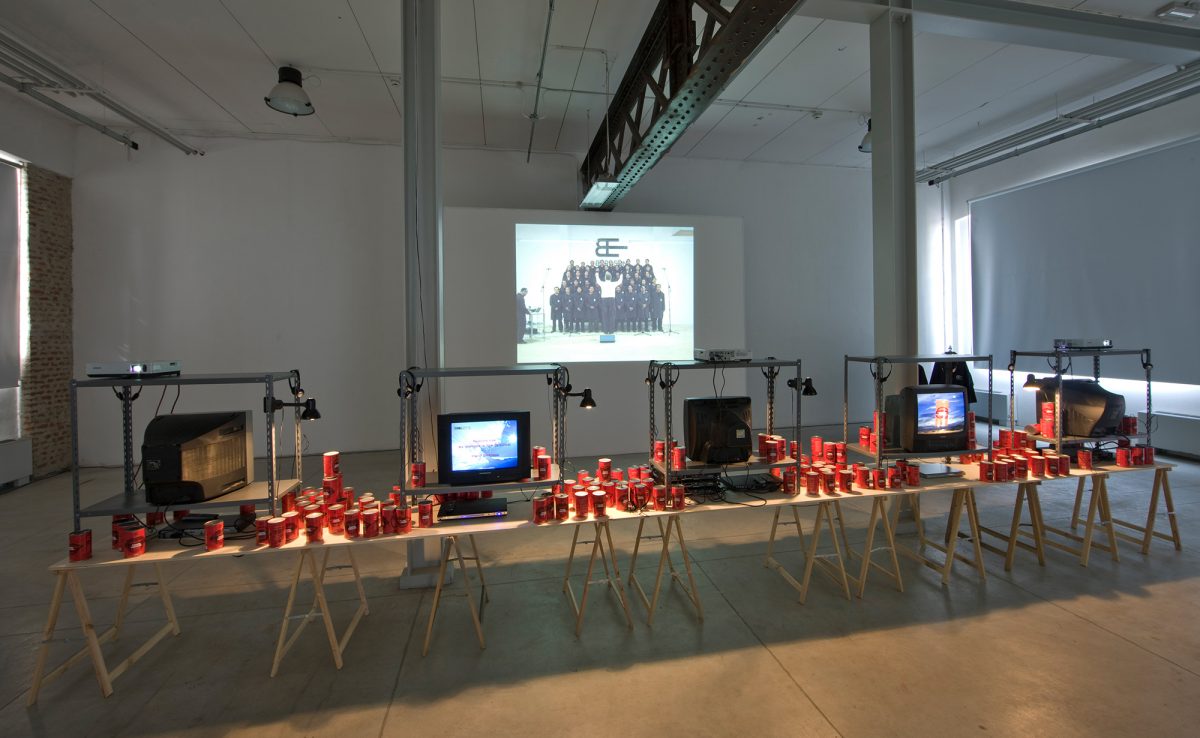 <I>canned laughter</I>, 2009
</br>
installation view, via farini/docva, milan>