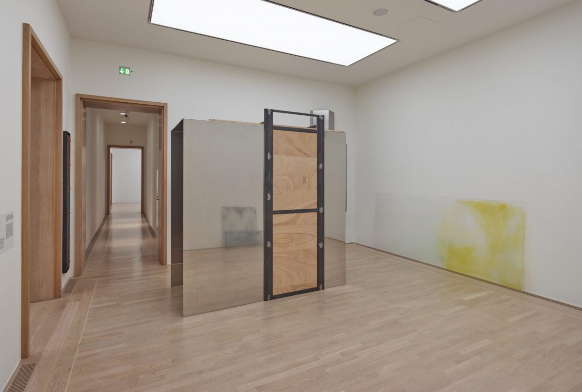 <i>mentally yellow (high noon)</i>, 
2017 </br> installation view, stadtische galerie im lenbachhaus, munchen>