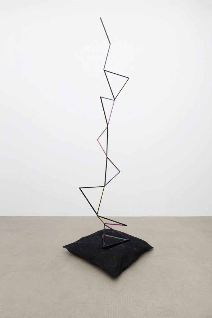 <i>witness</i>, 2017
</br>
fabric, wax, painted steel
</br>
305 x 82 x 82 cm / 120.1 x 32.3 x 32.3 in>