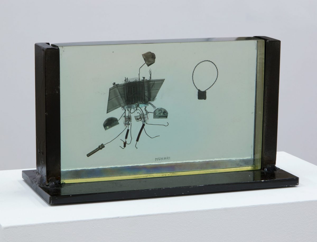 <i>fossile del 2000 (fossil from 2000)</i>, 1984
</br>
plexiglass and metal, 14 x 22 cm / 5.5 x 8.7 in
>