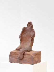 <i>war</i>, 2006
</br>
stoneware fired in wood kiln, 72 x 53 x 45 cm / 28.3 x 20.8 x 17.7 in
</br>
installation view, mudam, luxembourg

