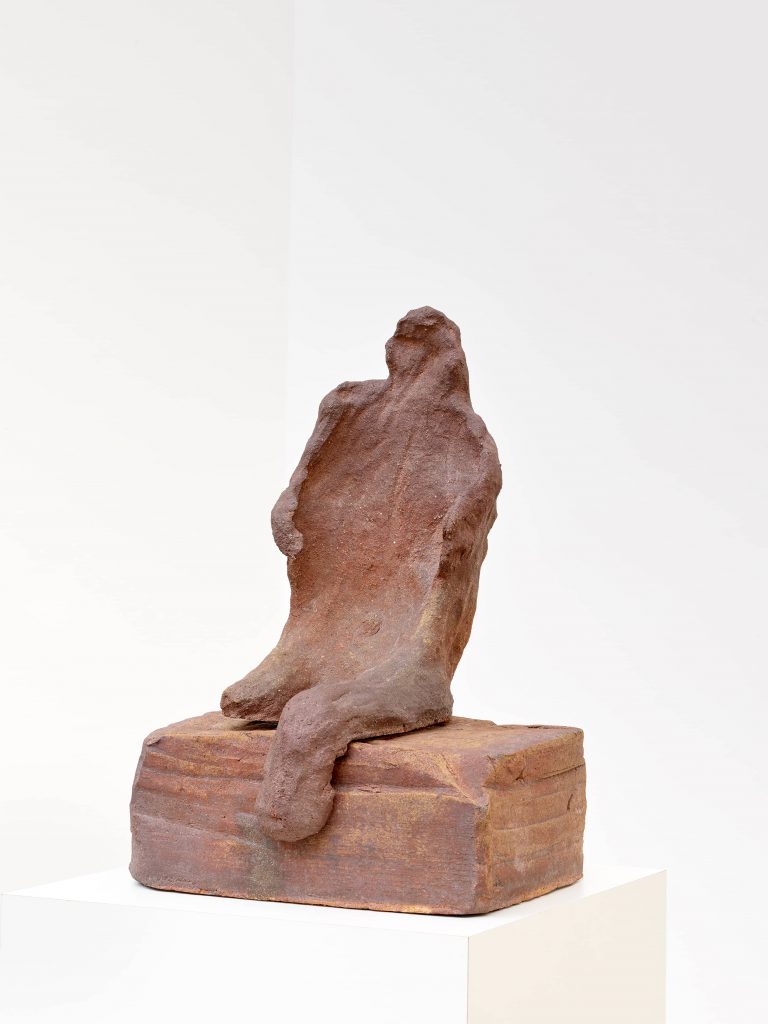 <i>war</i>, 2006
</br>
stoneware fired in wood kiln, 72 x 53 x 45 cm / 28.3 x 20.8 x 17.7 in
</br>
installation view, mudam, luxembourg
>